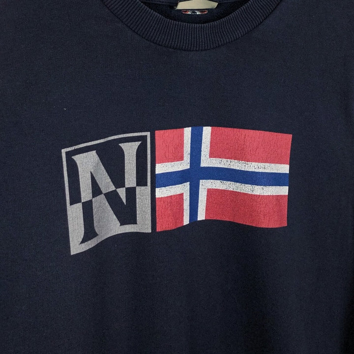 【Napapijri】ロゴ グラフィック スウェット ネイビー/ 送料無料 Napapijri Logo Sweatshirt – Dagilis Vintage
